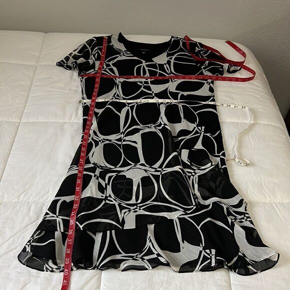 R&M Richard’s Dress Size 14 V Neck Short Sleeve Lined Midi Black Silver Metallic - Picture 10 of 10